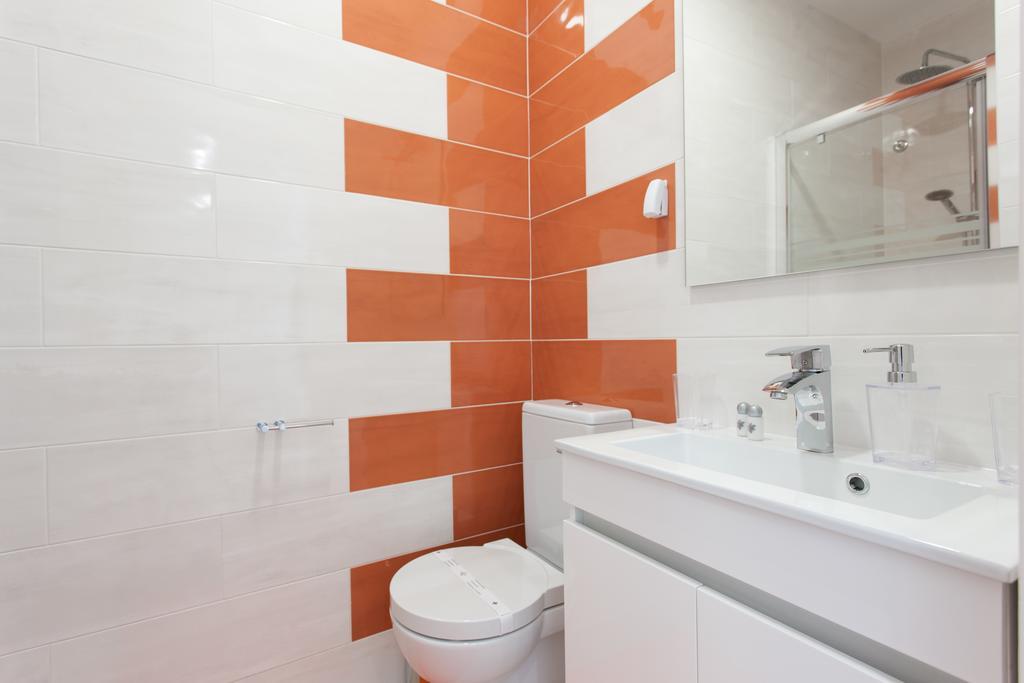 White Tiles In Center Apartament *