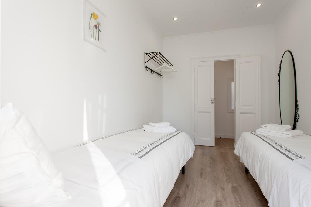 White Tiles In Center Apartament *